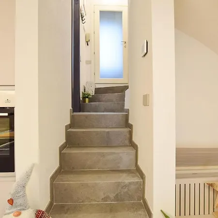 Beautiful In With 1 Bedrooms Appartamento
